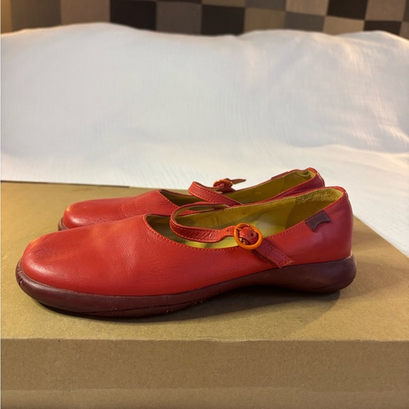 Camper Women's Bright Red Flats - Picture 2 of 6